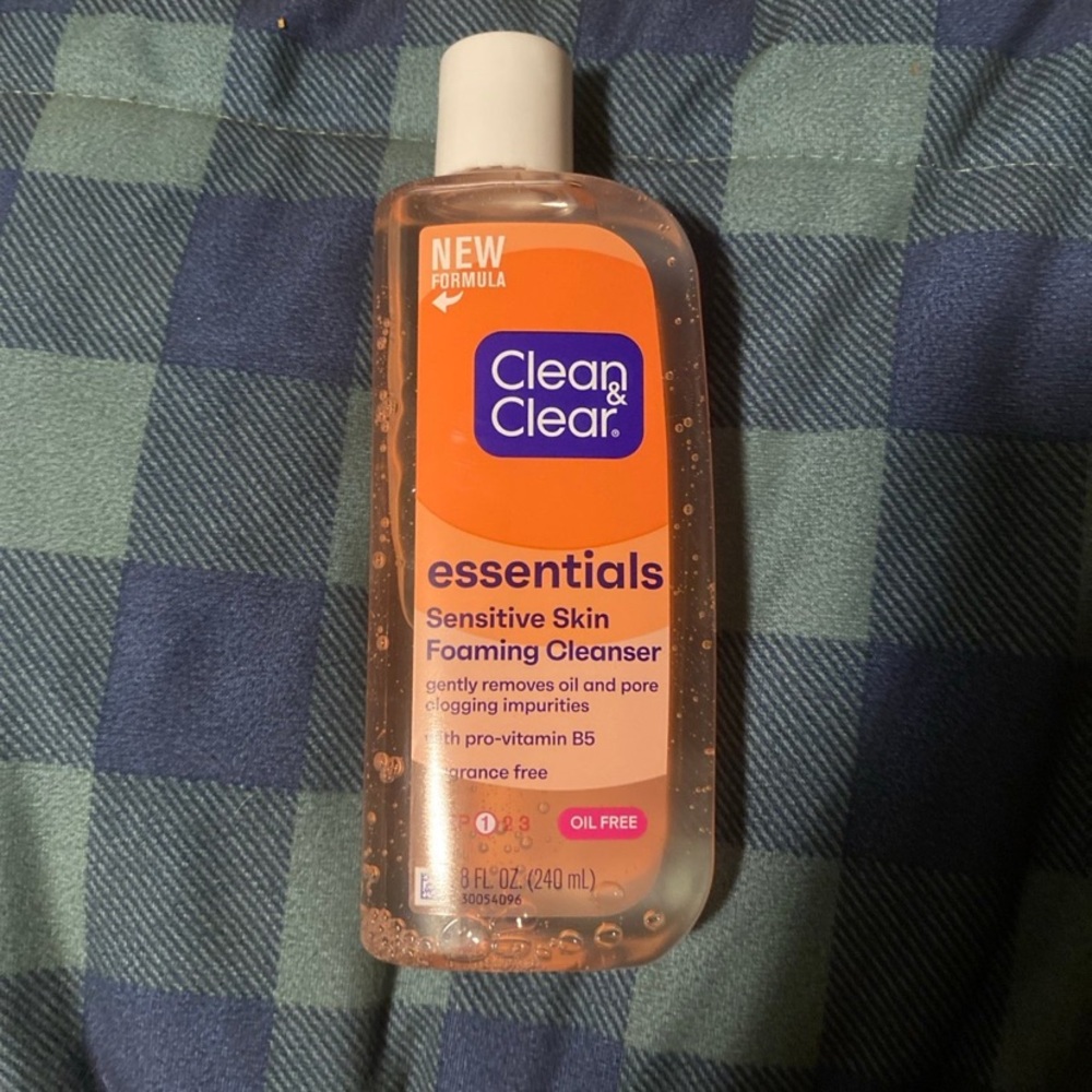 Clean & Clear Essentials Foaming Cleanser